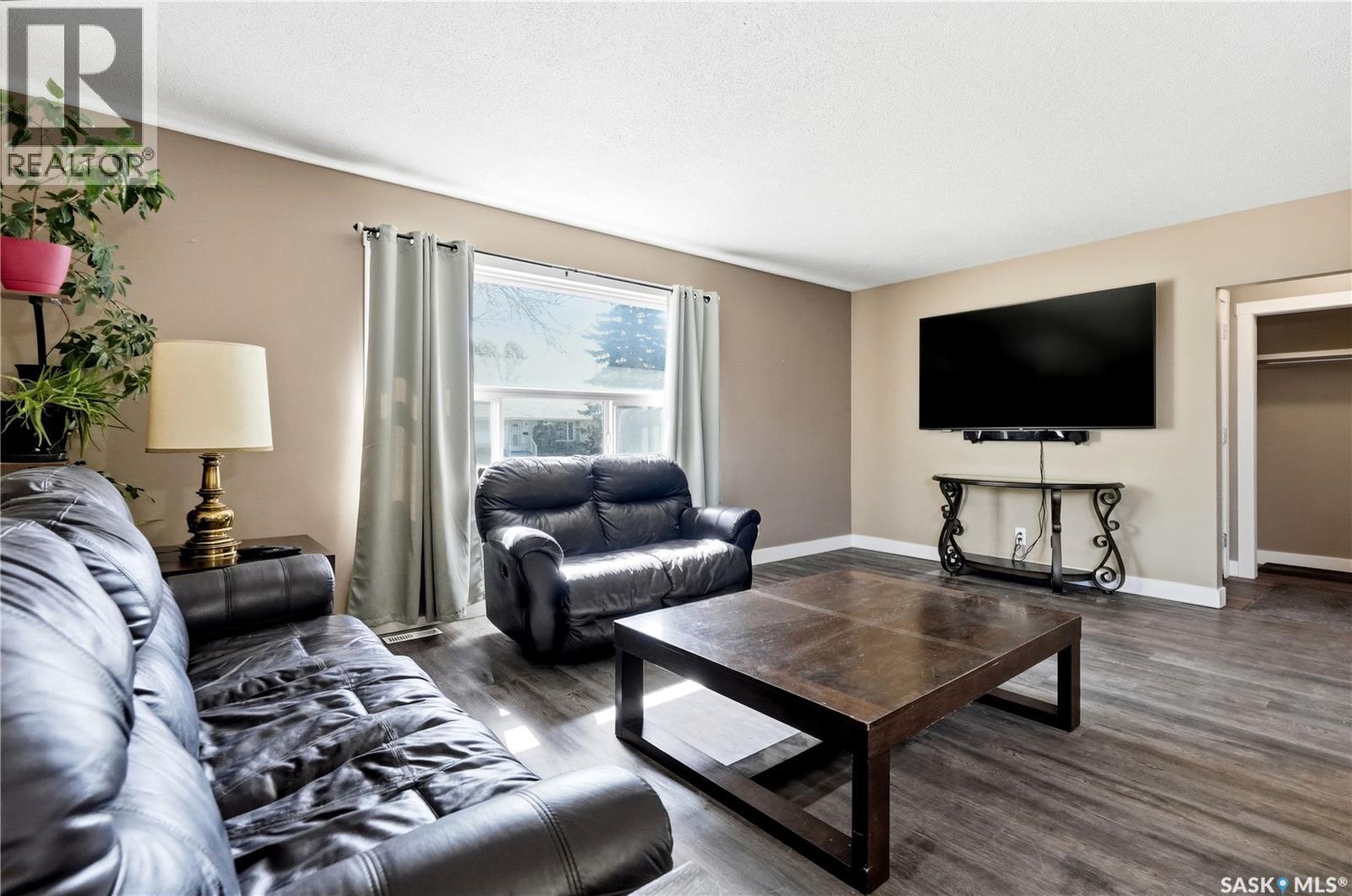 1360 Lacon Street, Regina, Saskatchewan  S4N 1Y9 - Photo 7 - SK037367