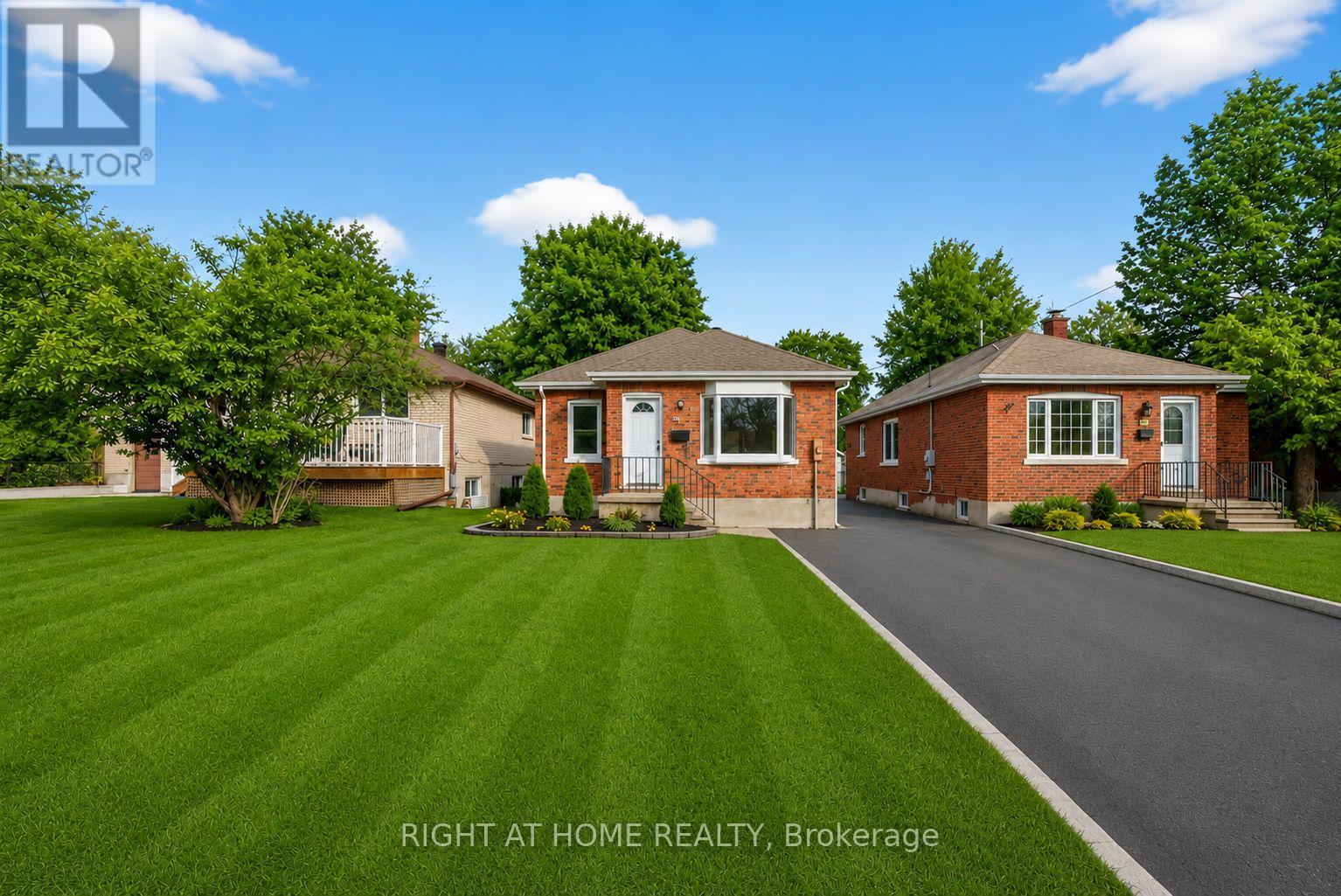 25 THOMSON STREET, Barrie, Ontario