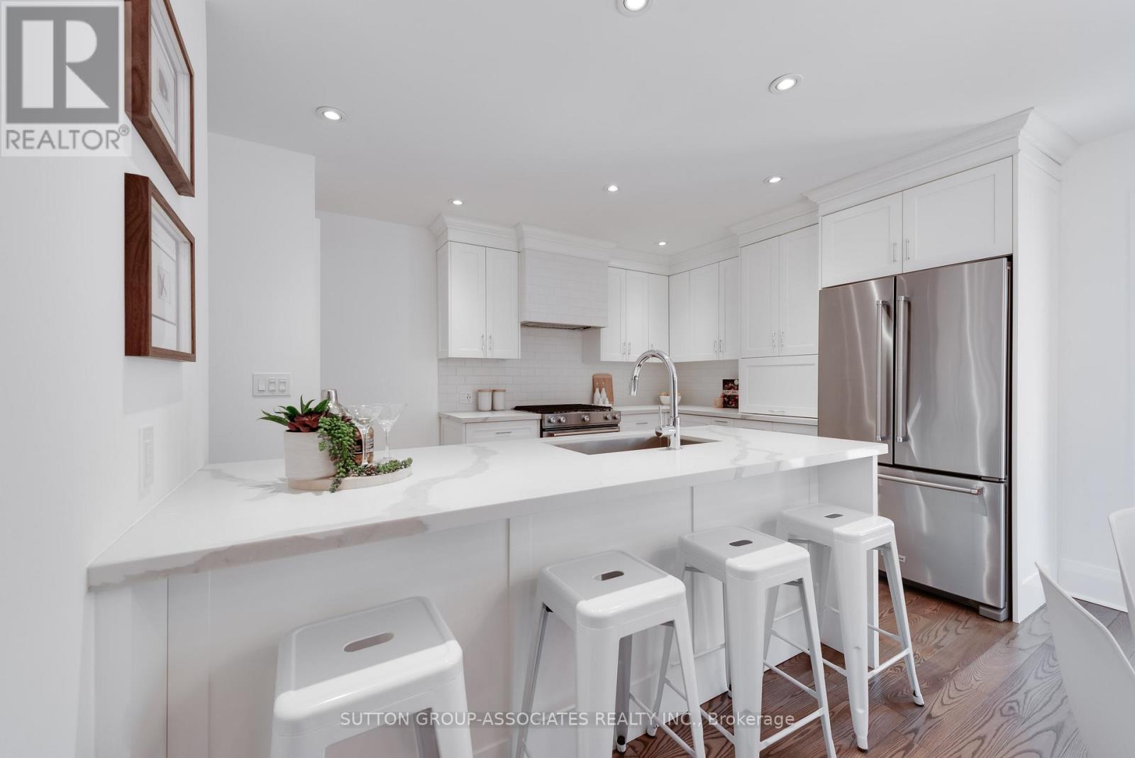 8 Dundurn Crescent, Toronto, Ontario  M6C 1H5 - Photo 14 - C13208888