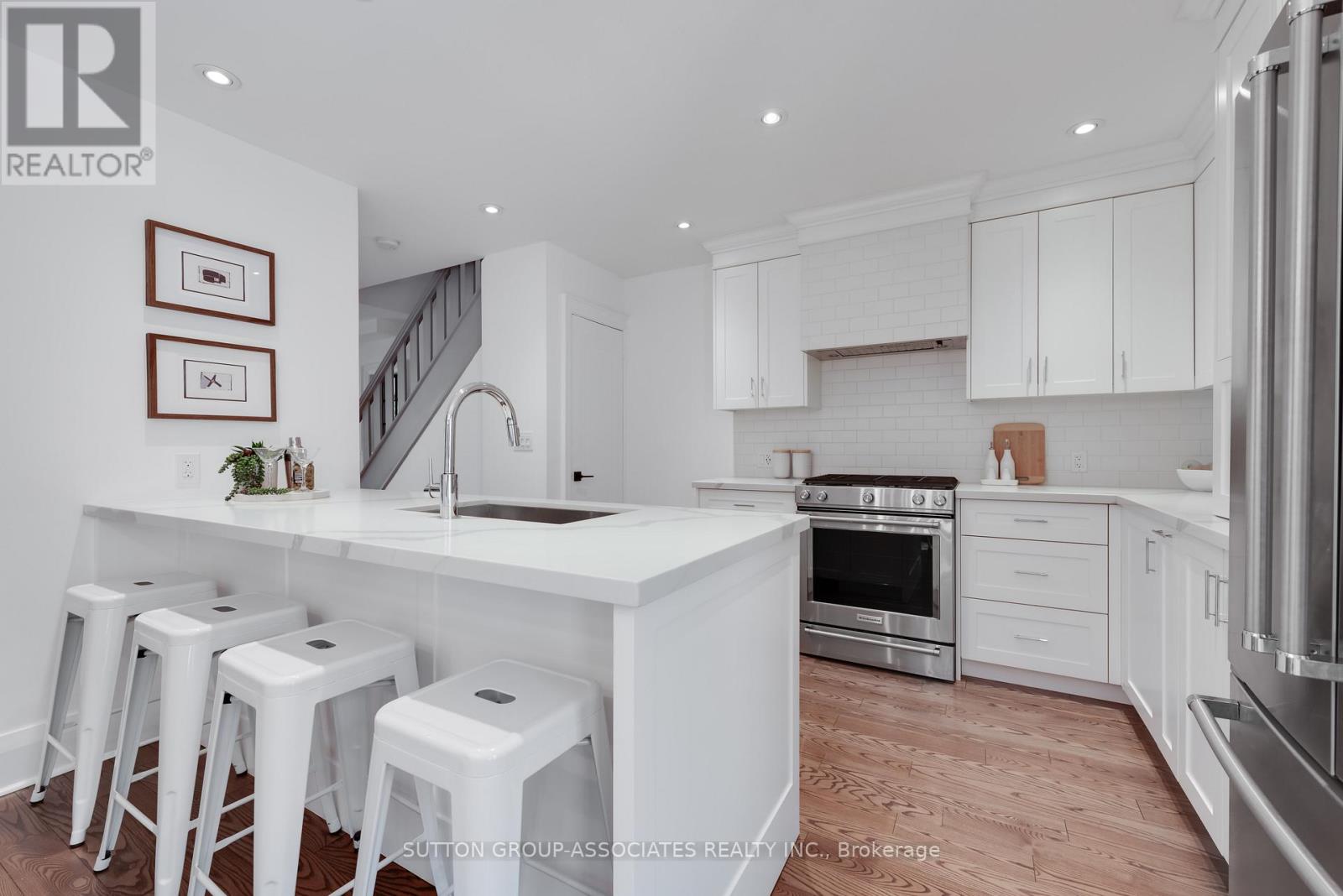 8 Dundurn Crescent, Toronto, Ontario  M6C 1H5 - Photo 15 - C13208888