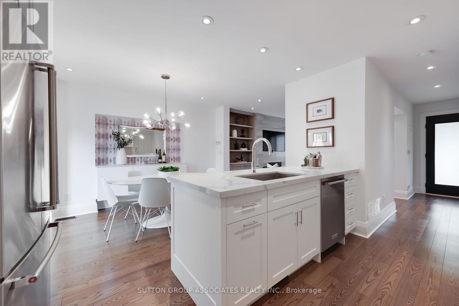8 Dundurn Crescent, Toronto, Ontario  M6C 1H5 - Photo 18 - C13208888