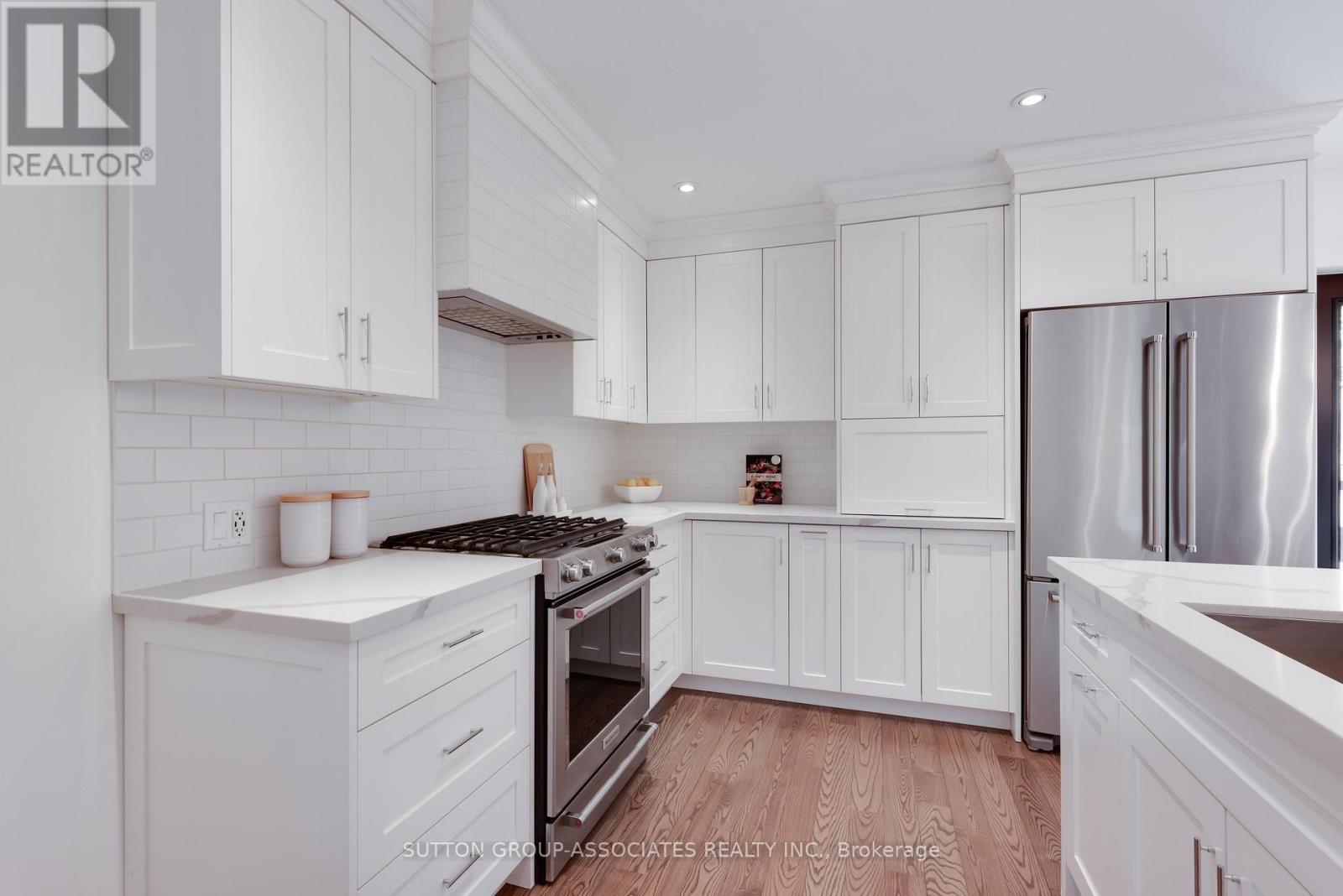 8 Dundurn Crescent, Toronto, Ontario  M6C 1H5 - Photo 20 - C13208888