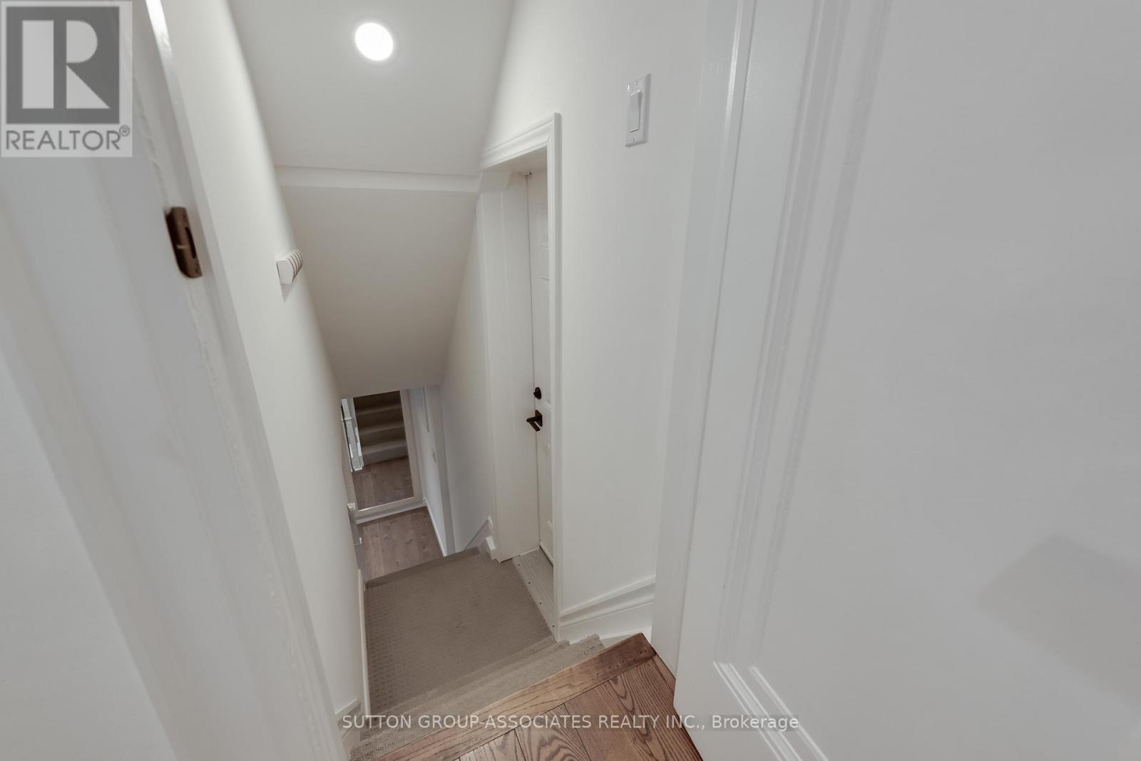 8 Dundurn Crescent, Toronto, Ontario  M6C 1H5 - Photo 29 - C13208888