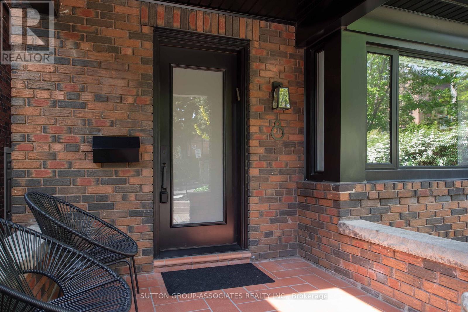 8 Dundurn Crescent, Toronto, Ontario  M6C 1H5 - Photo 3 - C13208888