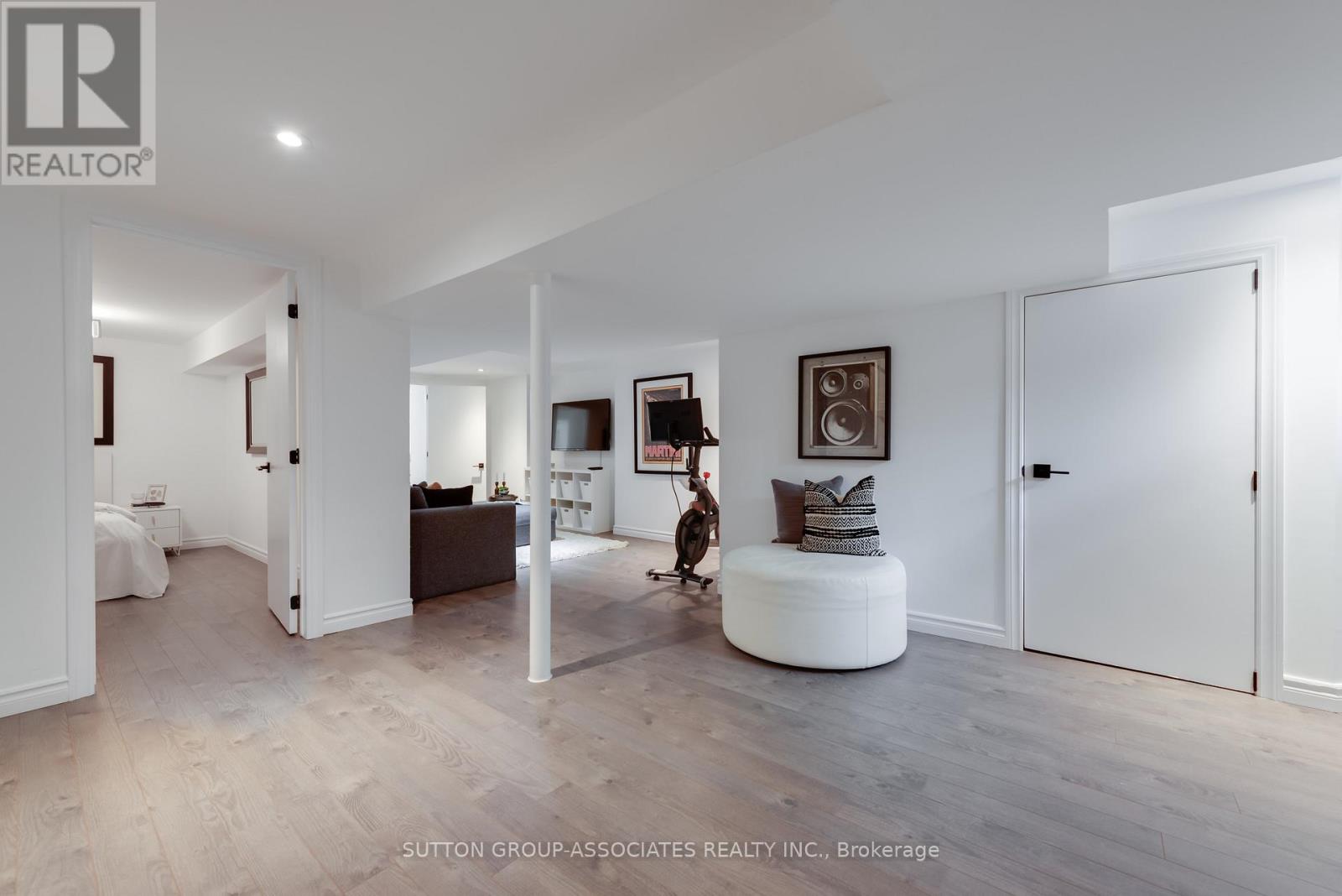 8 Dundurn Crescent, Toronto, Ontario  M6C 1H5 - Photo 31 - C13208888