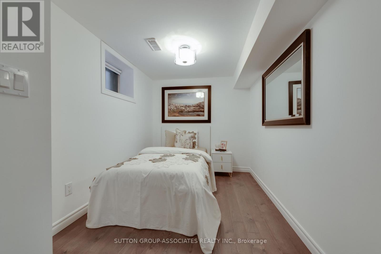 8 Dundurn Crescent, Toronto, Ontario  M6C 1H5 - Photo 32 - C13208888