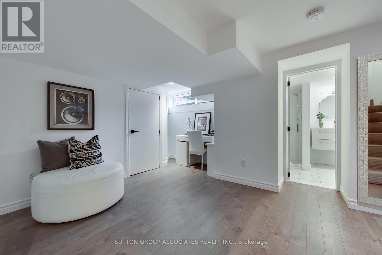 8 Dundurn Crescent, Toronto, Ontario  M6C 1H5 - Photo 33 - C13208888