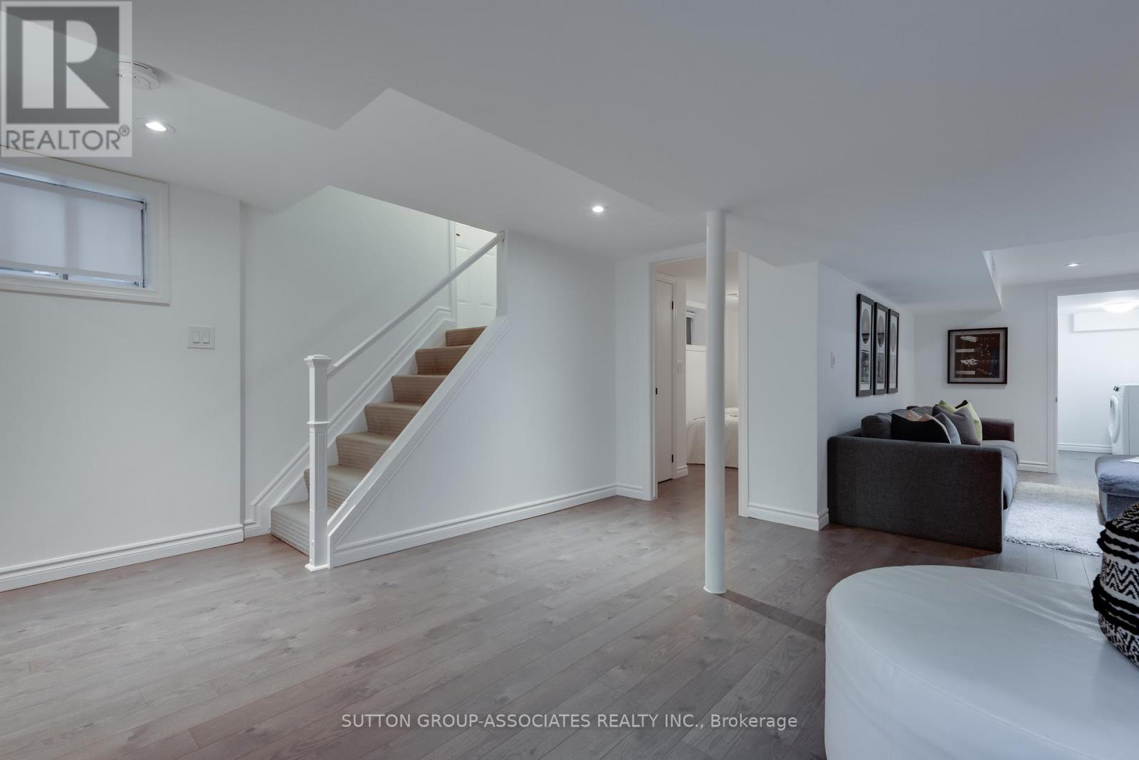 8 Dundurn Crescent, Toronto, Ontario  M6C 1H5 - Photo 34 - C13208888