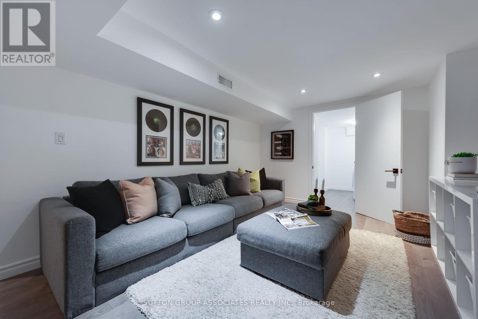 8 Dundurn Crescent, Toronto, Ontario  M6C 1H5 - Photo 36 - C13208888