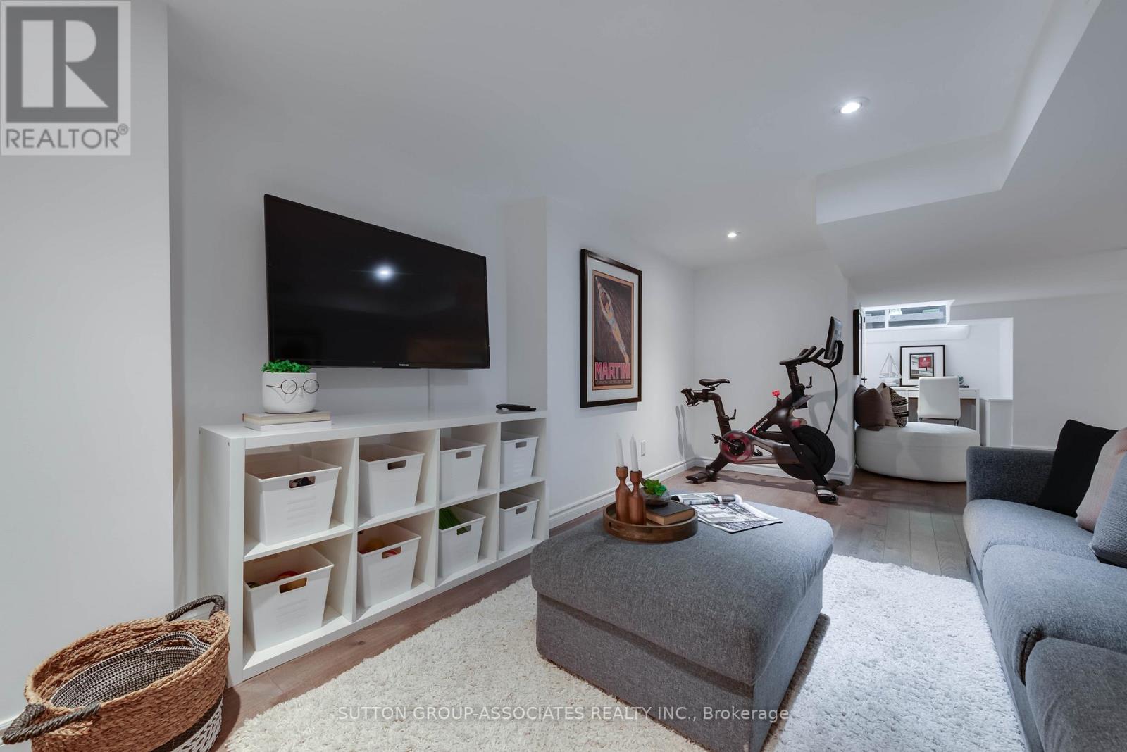 8 Dundurn Crescent, Toronto, Ontario  M6C 1H5 - Photo 37 - C13208888