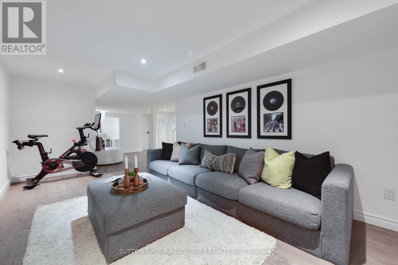 8 Dundurn Crescent, Toronto, Ontario  M6C 1H5 - Photo 38 - C13208888
