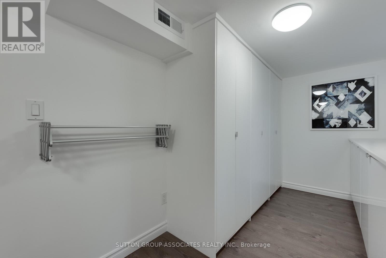 8 Dundurn Crescent, Toronto, Ontario  M6C 1H5 - Photo 41 - C13208888