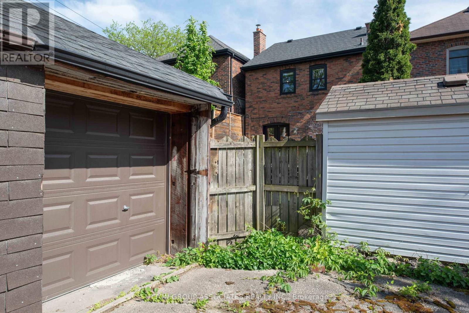 8 Dundurn Crescent, Toronto, Ontario  M6C 1H5 - Photo 46 - C13208888