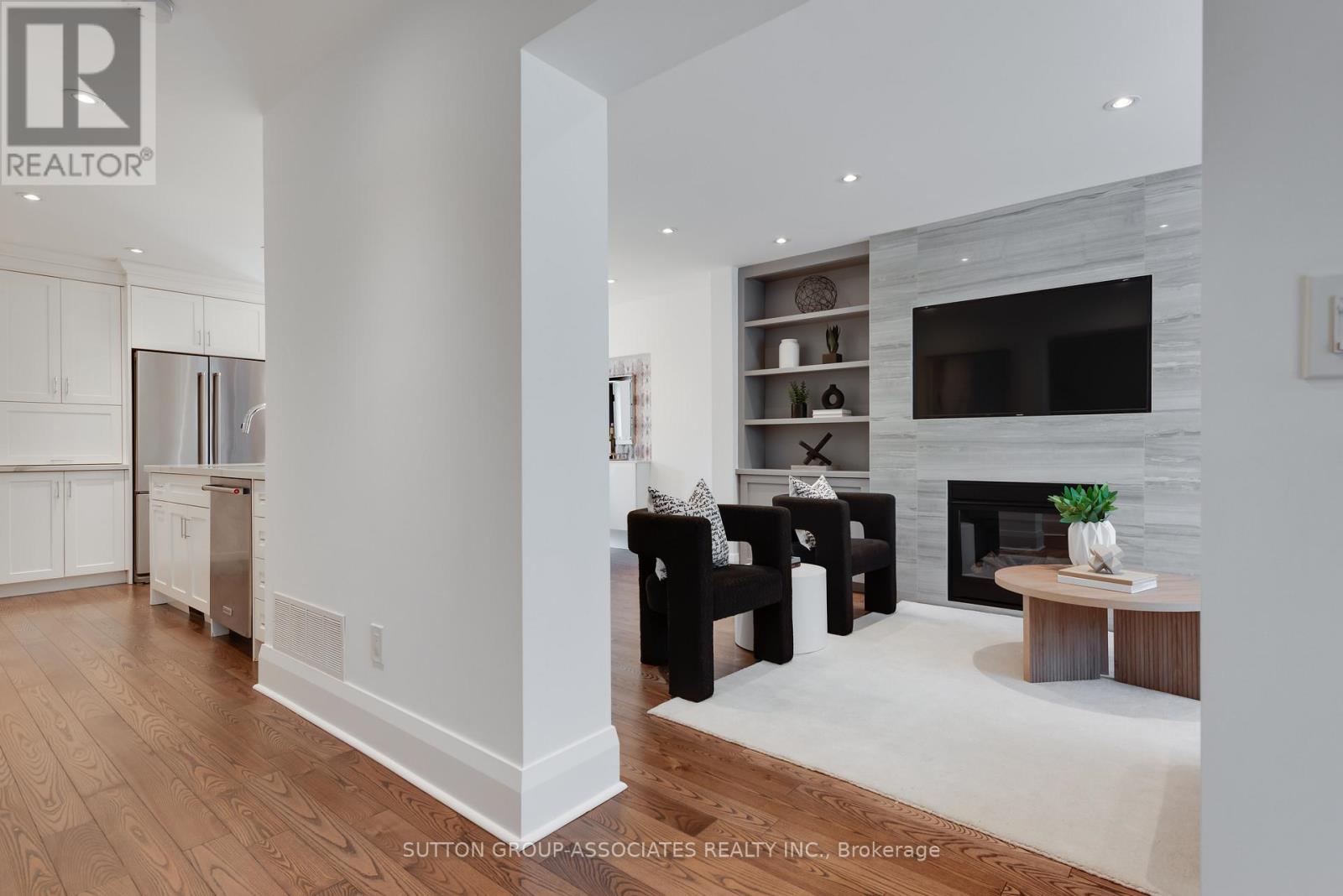 8 Dundurn Crescent, Toronto, Ontario  M6C 1H5 - Photo 6 - C13208888