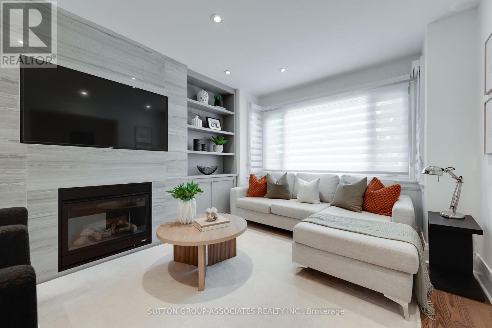 8 Dundurn Crescent, Toronto, Ontario  M6C 1H5 - Photo 7 - C13208888