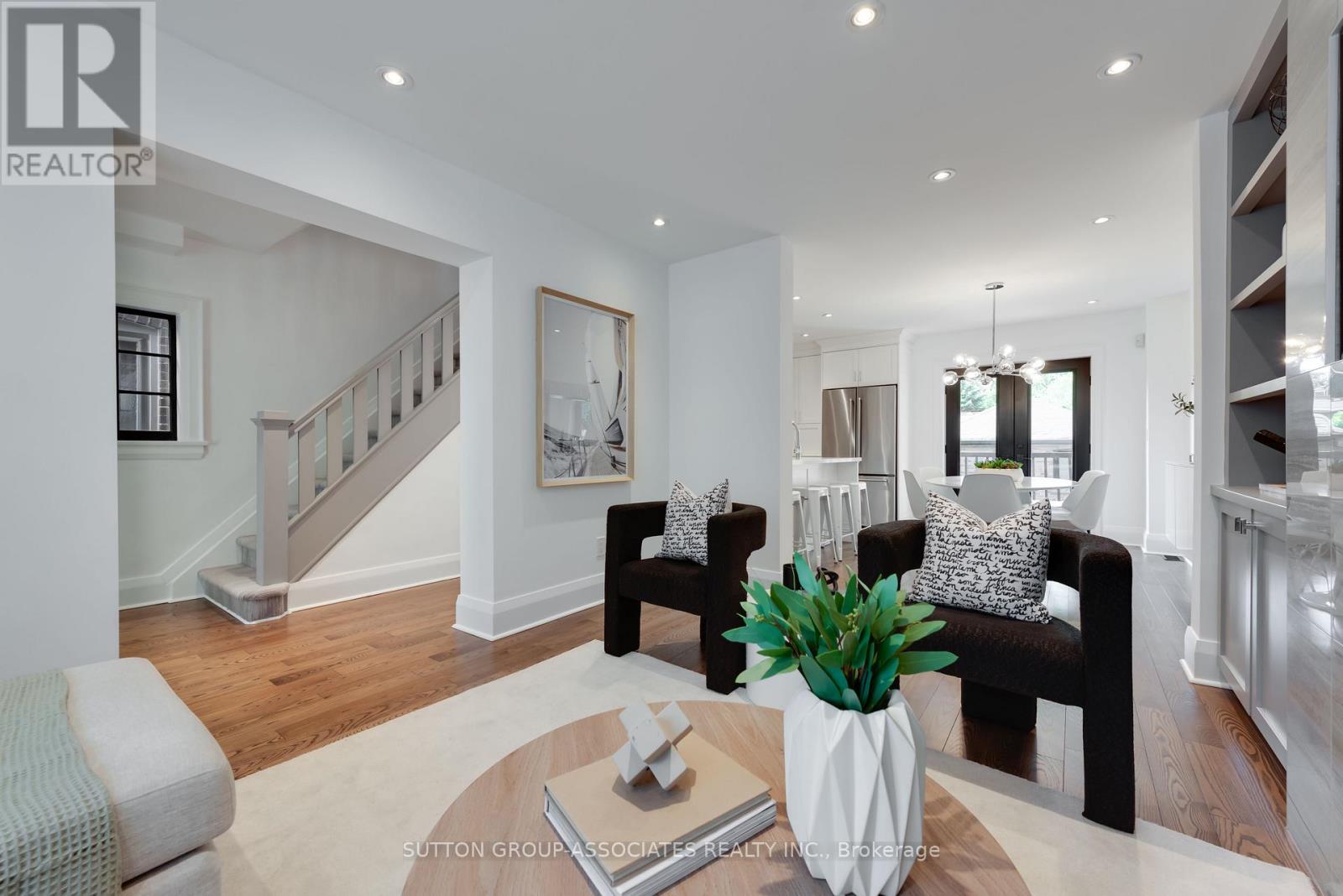 8 Dundurn Crescent, Toronto, Ontario  M6C 1H5 - Photo 9 - C13208888