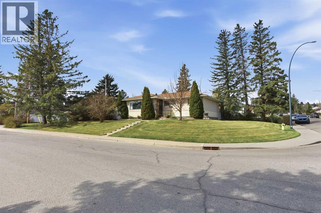6215 Thorncliffe Drive NW, Calgary, Alberta T2K 3A6 - Photo 3 - A2308292