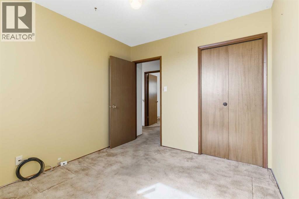 6215 Thorncliffe Drive NW, Calgary, Alberta T2K 3A6 - Photo 15 - A2308292