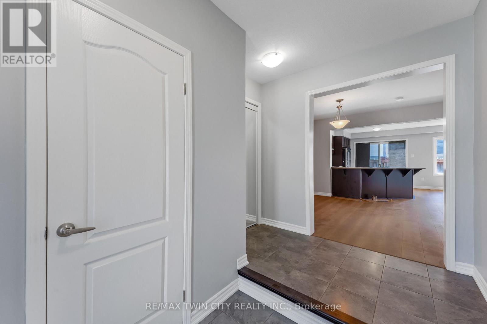 21 Postmaster Drive, Kitchener, Ontario  N2R 0J2 - Photo 4 - X13208680