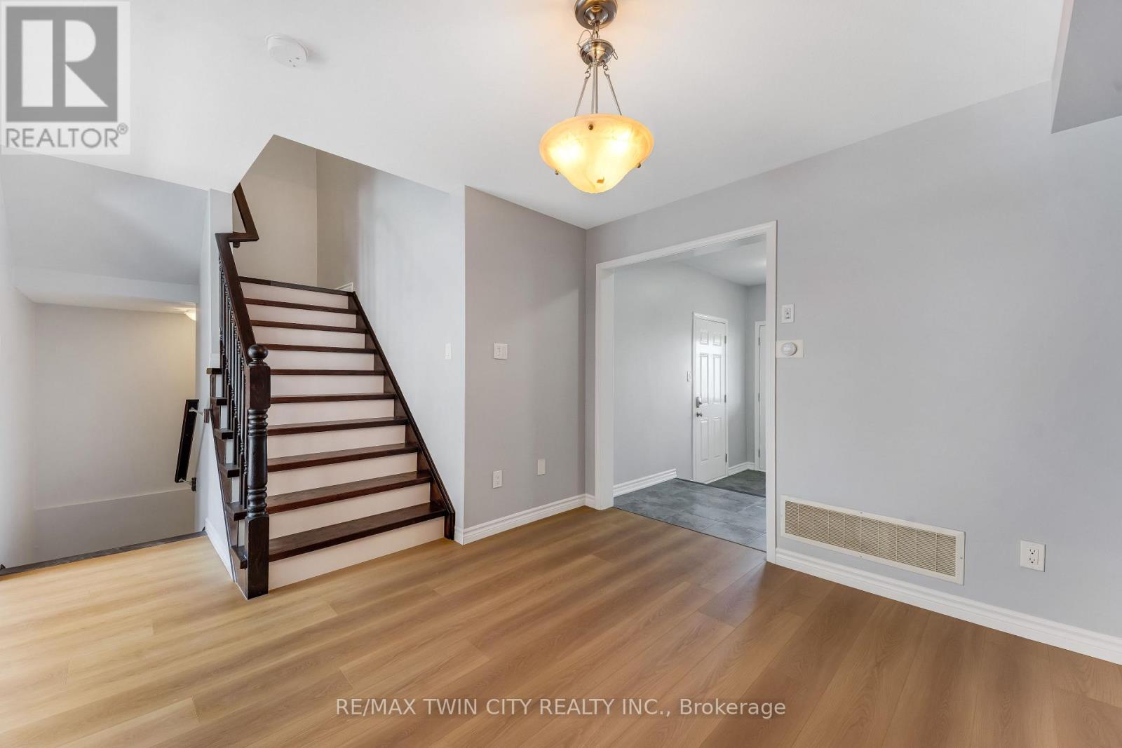 21 Postmaster Drive, Kitchener, Ontario  N2R 0J2 - Photo 15 - X13208680