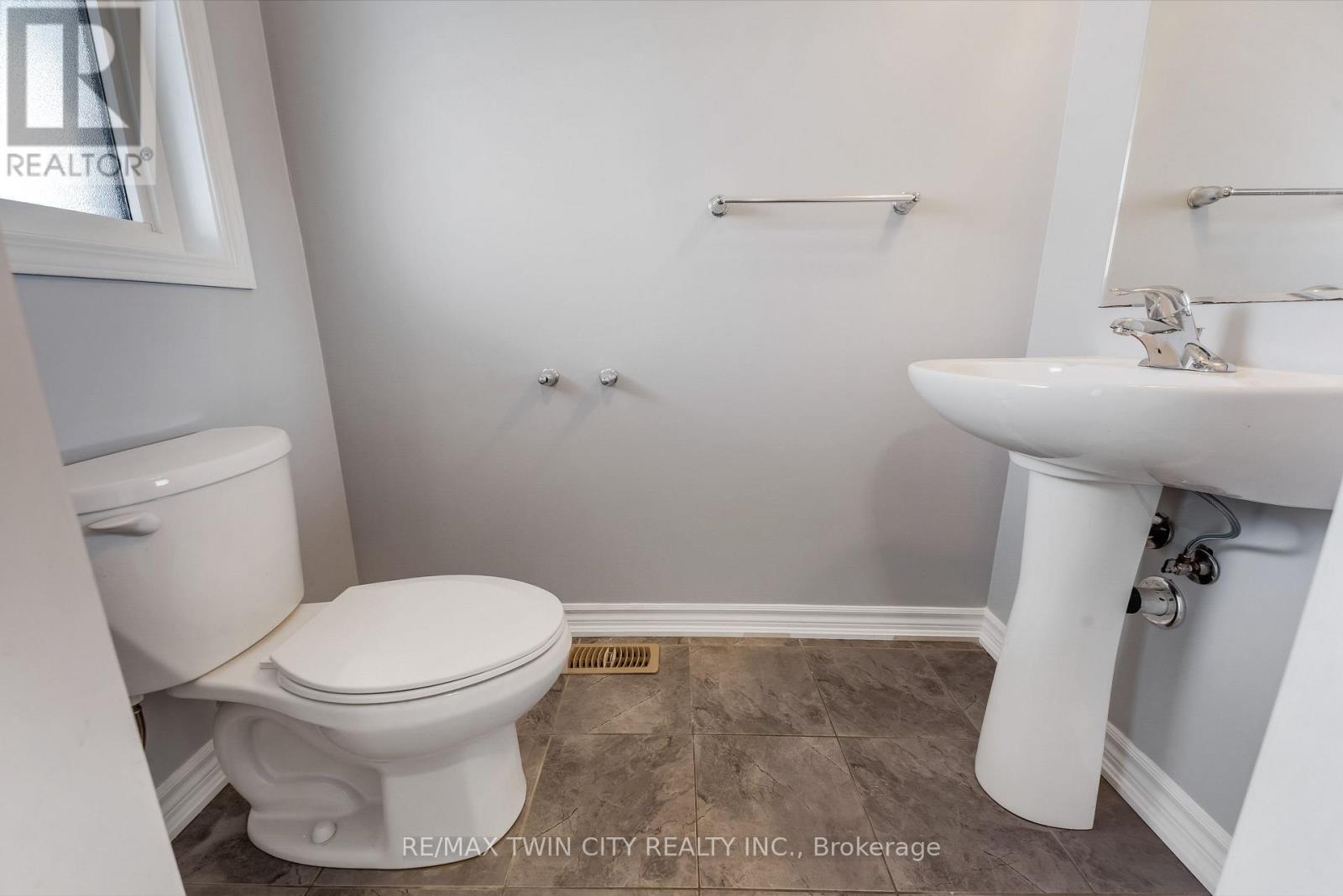 21 Postmaster Drive, Kitchener, Ontario  N2R 0J2 - Photo 9 - X13208680
