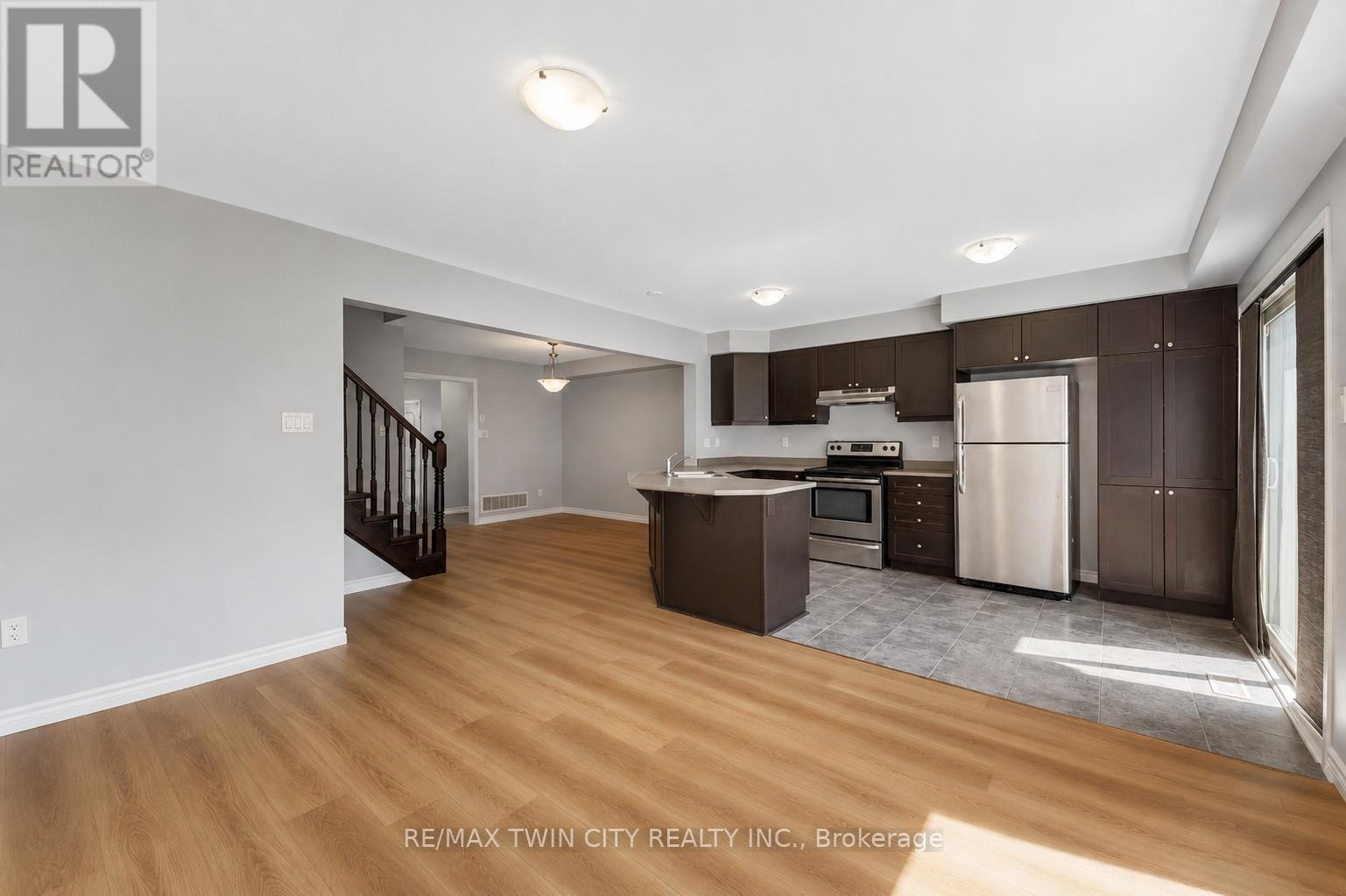 21 Postmaster Drive, Kitchener, Ontario  N2R 0J2 - Photo 11 - X13208680