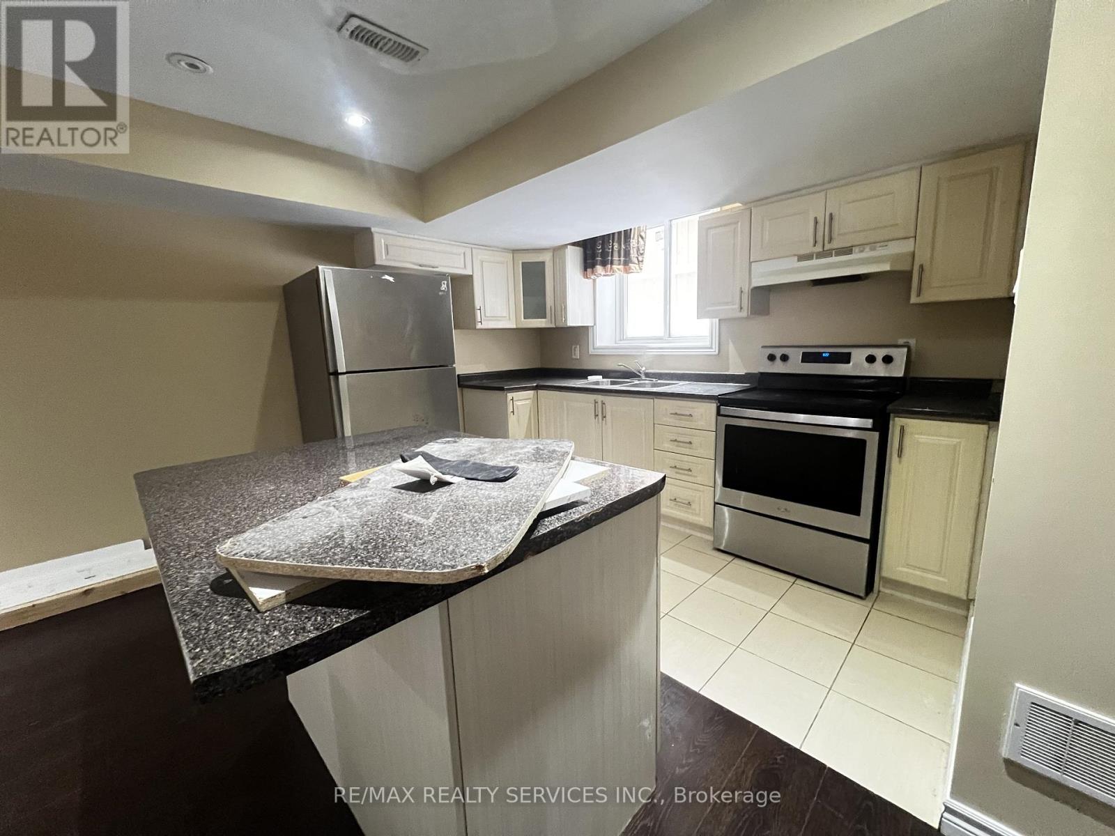 Basement - 7 Glengowan Street, Whitby, Ontario  L1R 0K8 - Photo 10 - E13208988