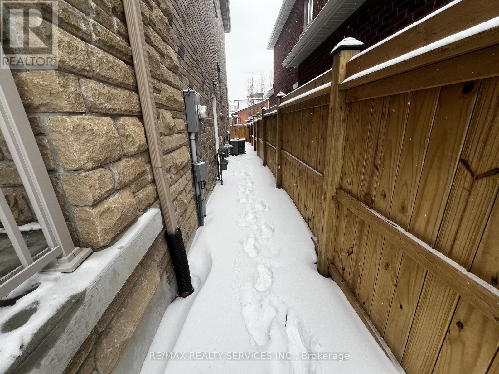 Basement - 7 Glengowan Street, Whitby, Ontario  L1R 0K8 - Photo 2 - E13208988
