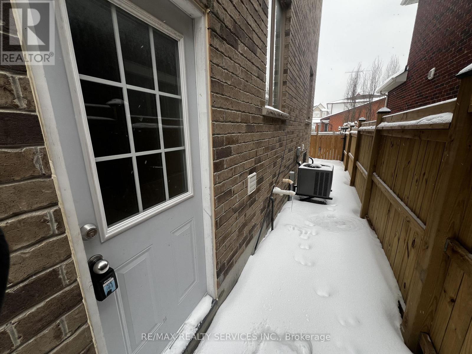Basement - 7 Glengowan Street, Whitby, Ontario  L1R 0K8 - Photo 3 - E13208988