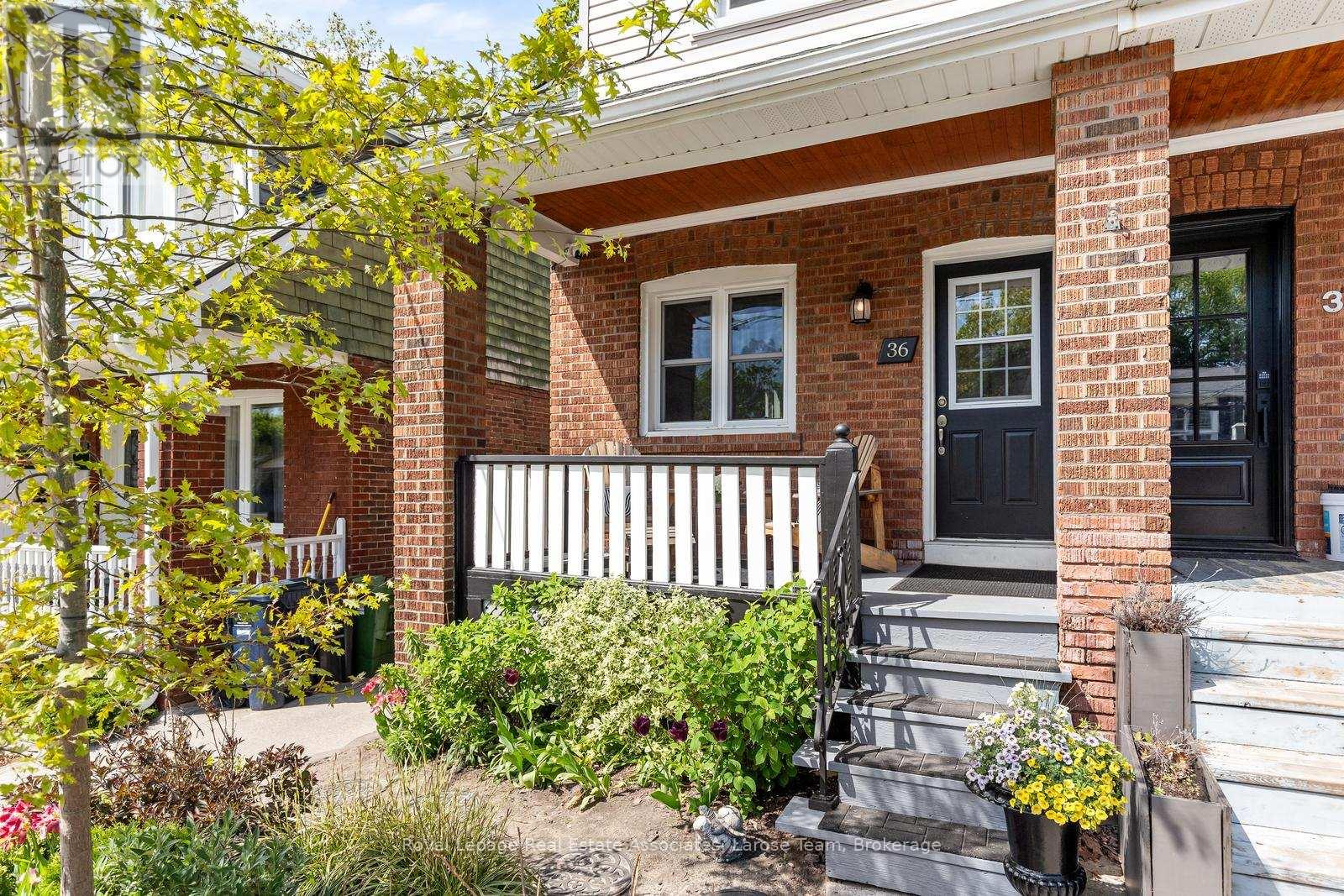 36 Firstbrooke Road, Toronto, Ontario  M4E 2L1 - Photo 2 - E13209006