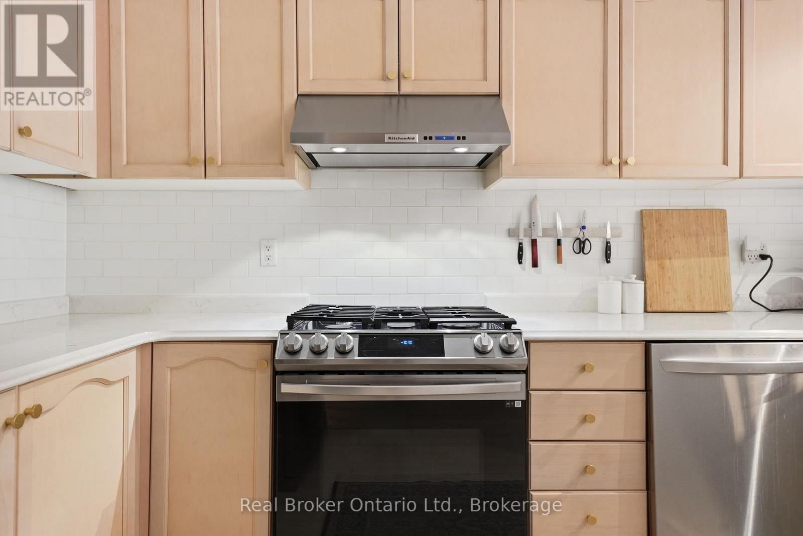 165 Margaret Drive, Oakville, Ontario  L6K 2W2 - Photo 9 - W13209200