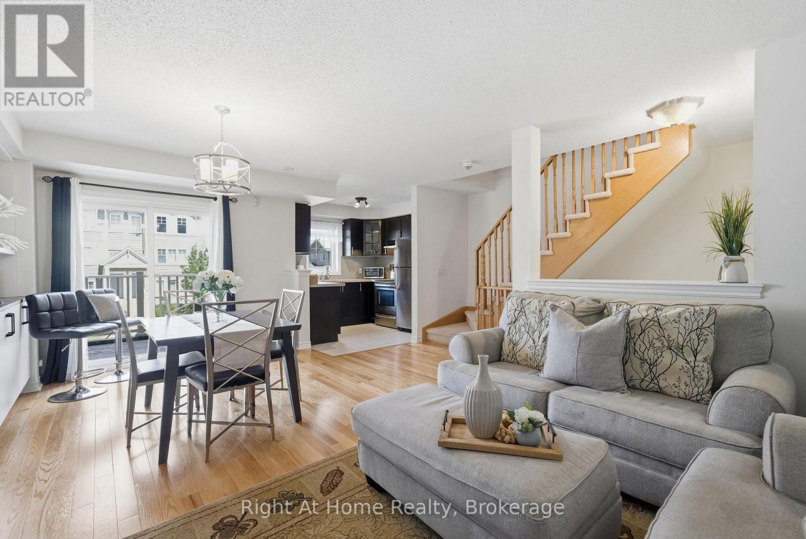 81 Far North Court, Oshawa, Ontario  L1L 0J5 - Photo 7 - E13209386