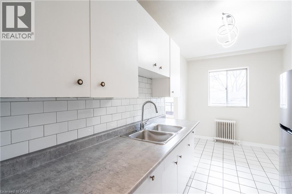 2433 First Street Unit# 9, Burlington, Ontario  L7R 1C7 - Photo 11 - 40834470