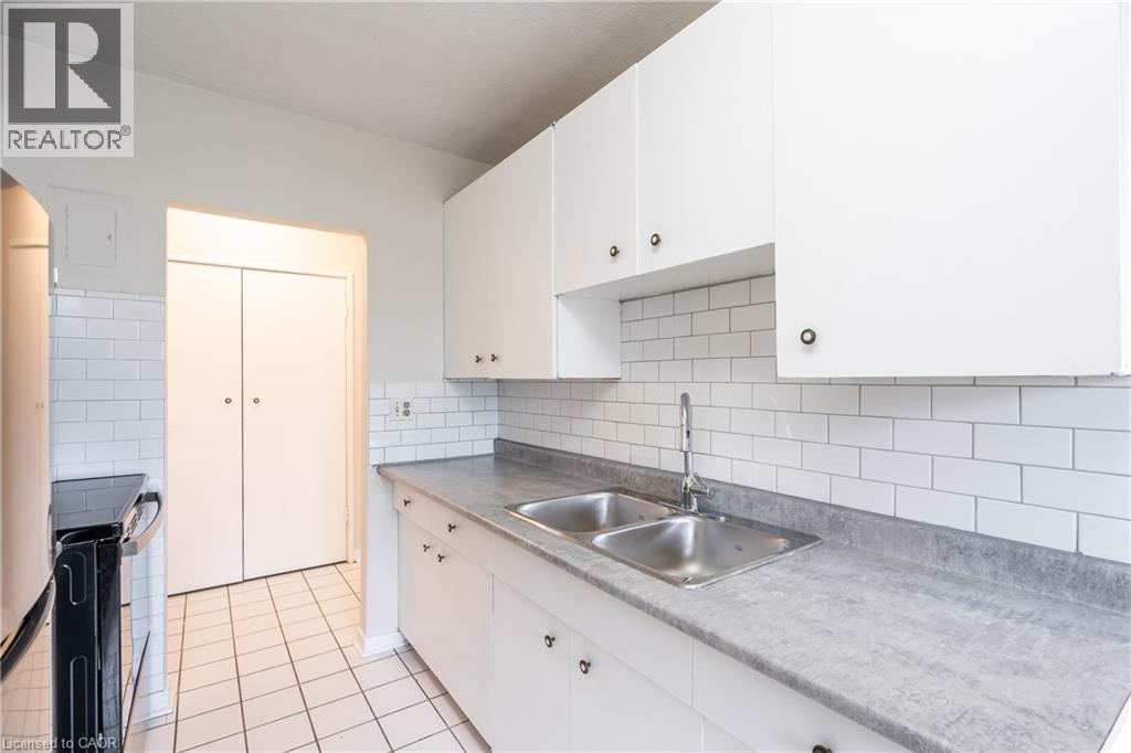 2433 First Street Unit# 9, Burlington, Ontario  L7R 1C7 - Photo 13 - 40834470