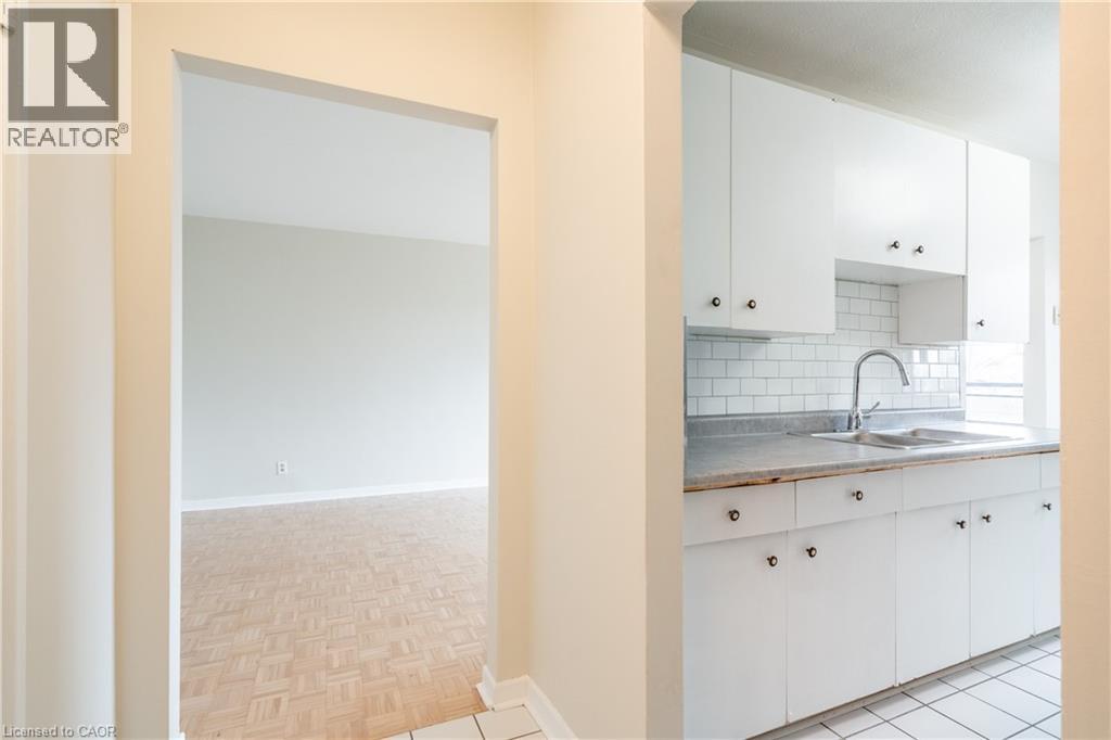 2433 First Street Unit# 9, Burlington, Ontario  L7R 1C7 - Photo 8 - 40834470