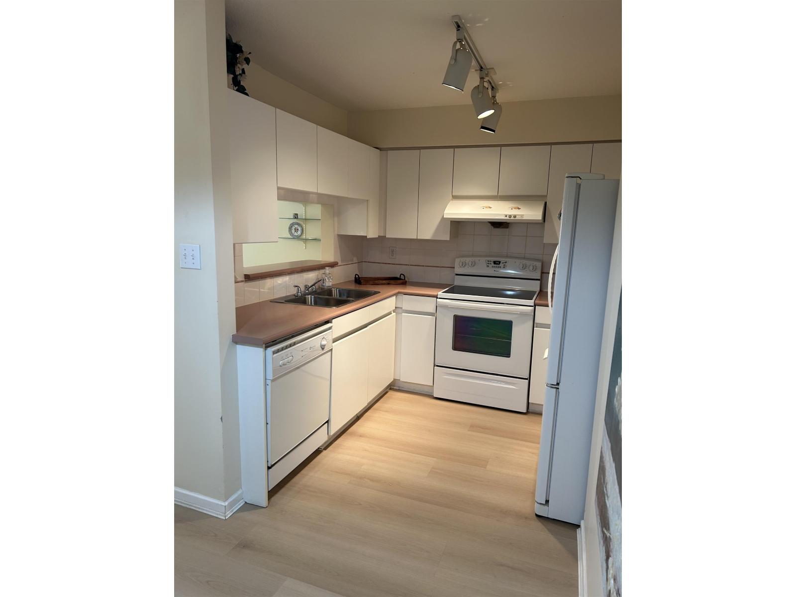204 1533 Best Street, White Rock, British Columbia  V4B 4E9 - Photo 12 - R3118447