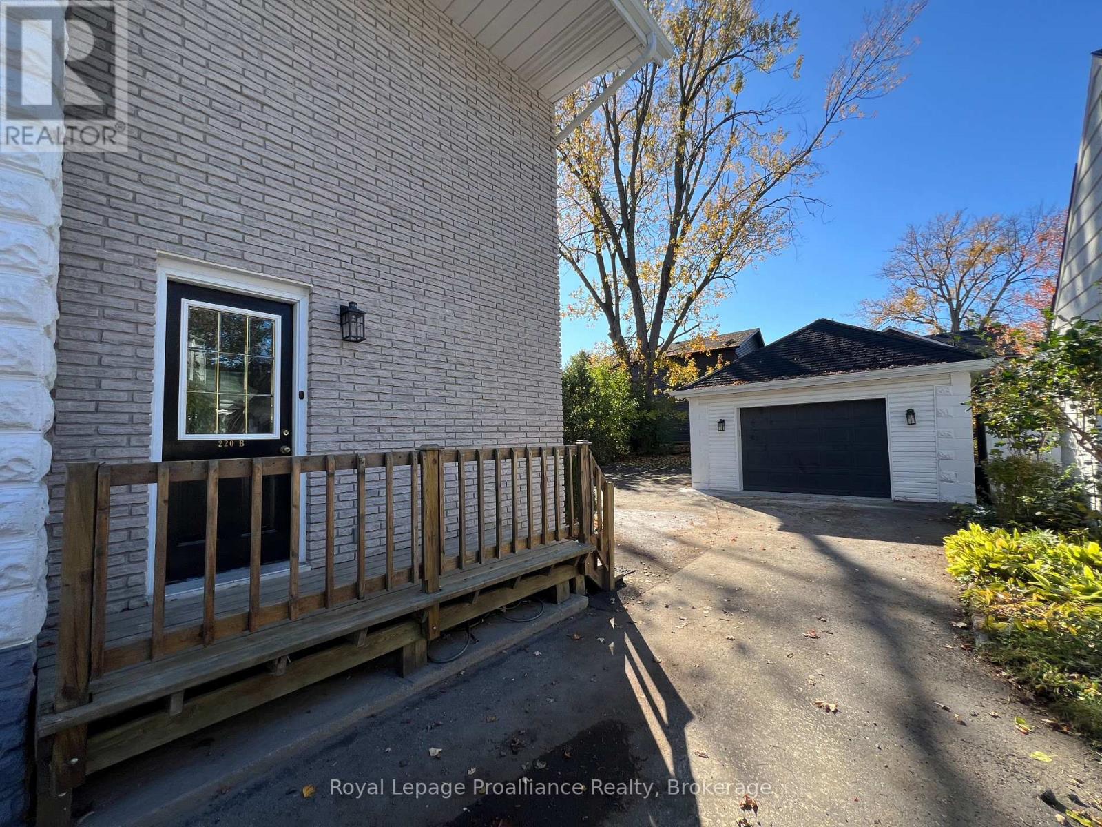B - 220 Foster Avenue, Belleville, Ontario  K8N 3R2 - Photo 2 - X13209258