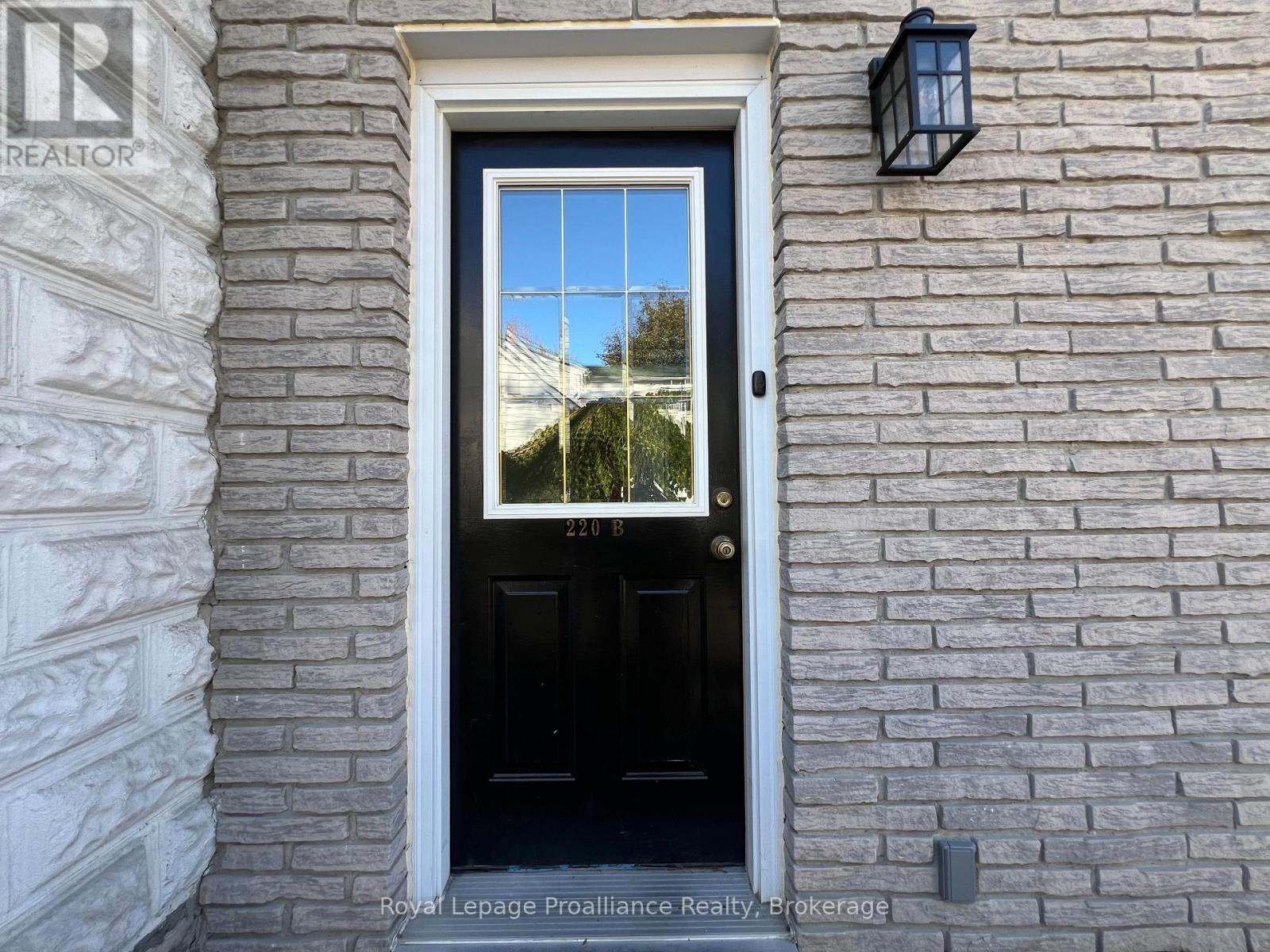 B - 220 Foster Avenue, Belleville, Ontario  K8N 3R2 - Photo 3 - X13209258