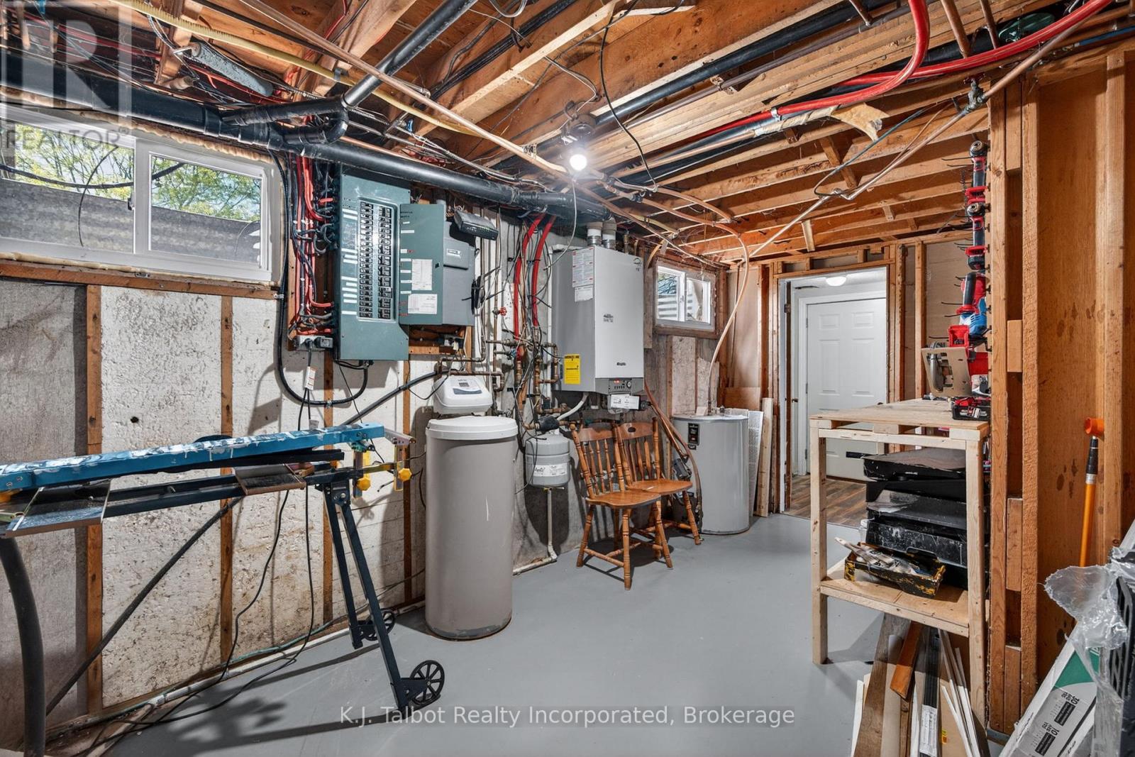 441 Coombs Street, North Huron, Ontario N0M 1H0 - Photo 39 - X13209414