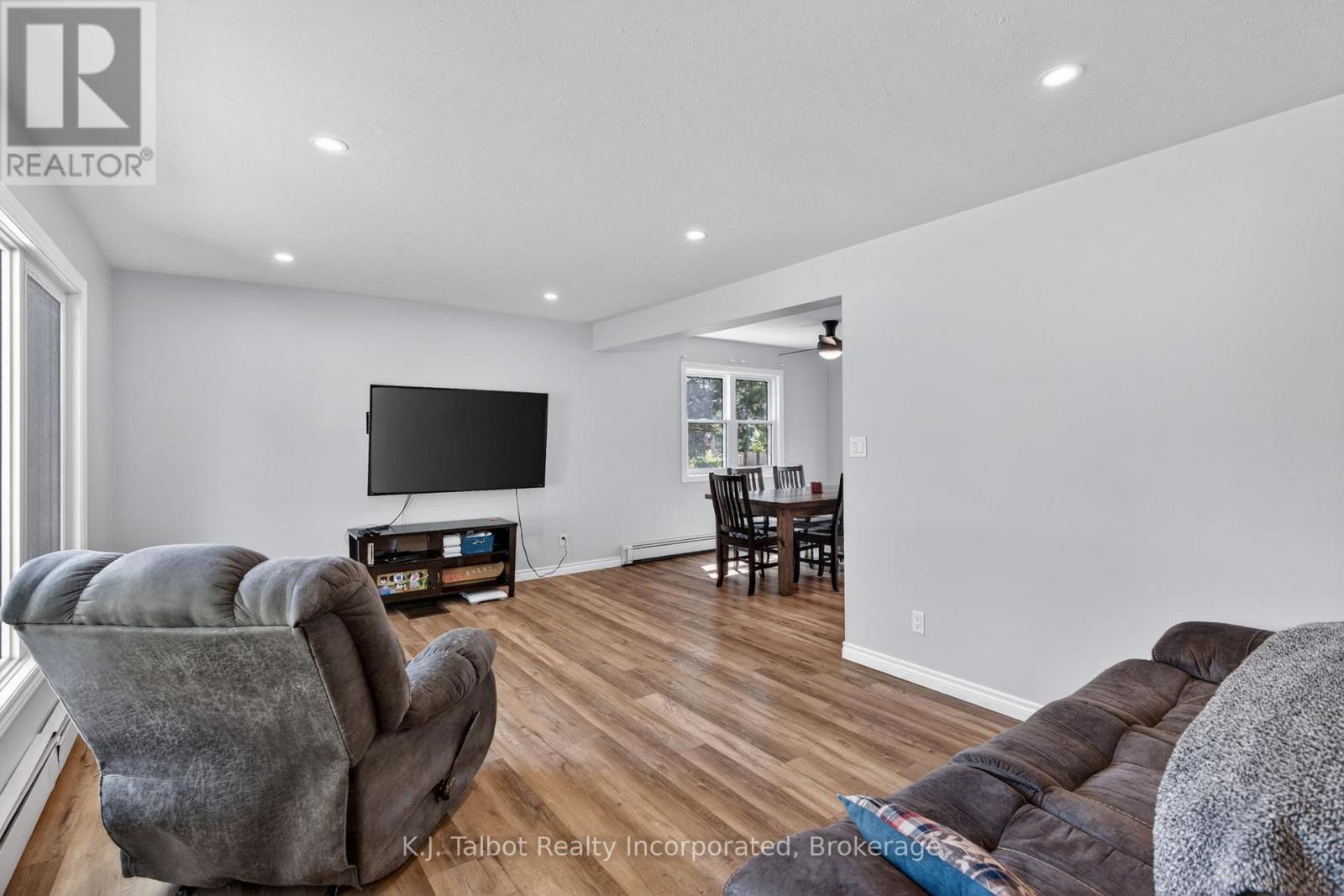 441 Coombs Street, North Huron, Ontario N0M 1H0 - Photo 5 - X13209414