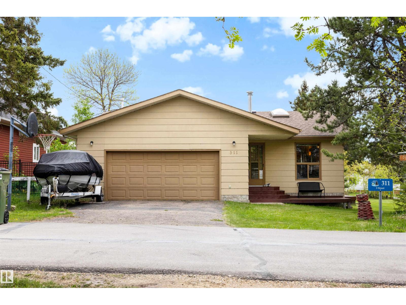 311 3 ST, Rural Lac Ste. Anne County, Alberta
