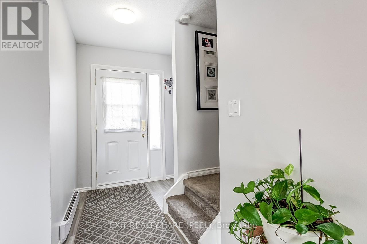 34 Kingham Road, Halton Hills, Ontario  L7J 1S4 - Photo 5 - W13209010