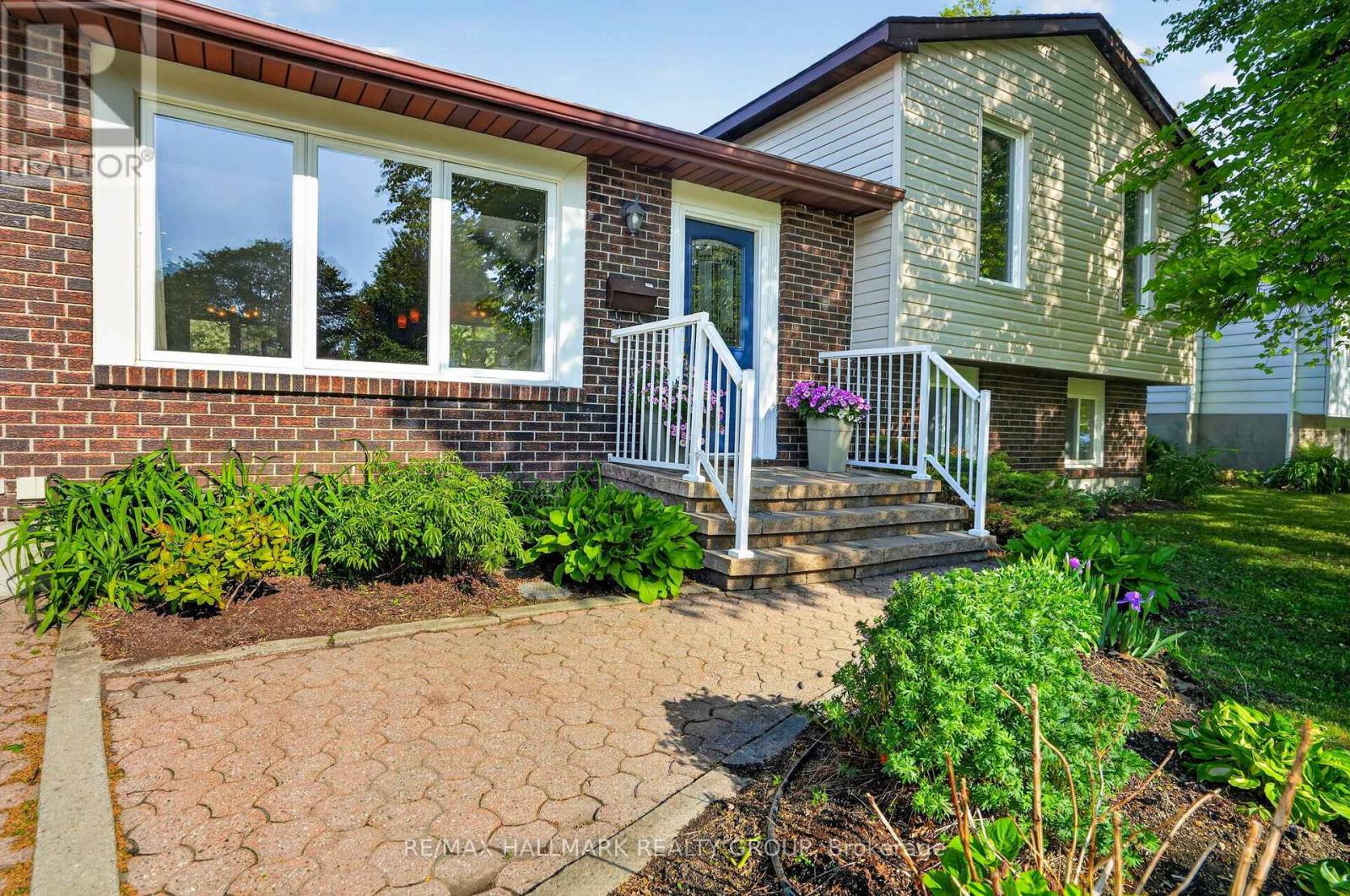 56 DALLAIRE CRESCENT, Ottawa, Ontario