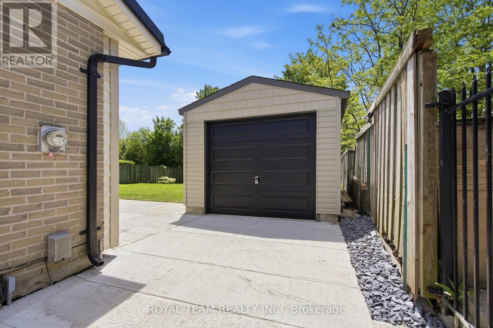 653 Steeplechase Drive, London South, Ontario  N6J 3P3 - Photo 5 - X13208918
