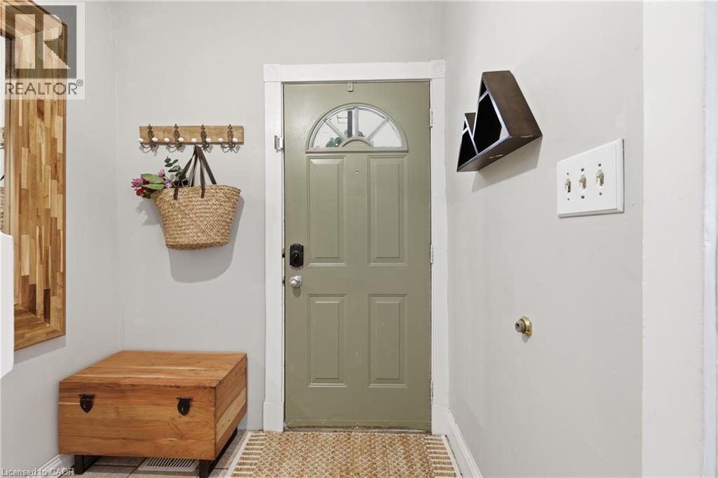 23 East 21st Street, Hamilton, Ontario  L8V 2T3 - Photo 5 - 40825942