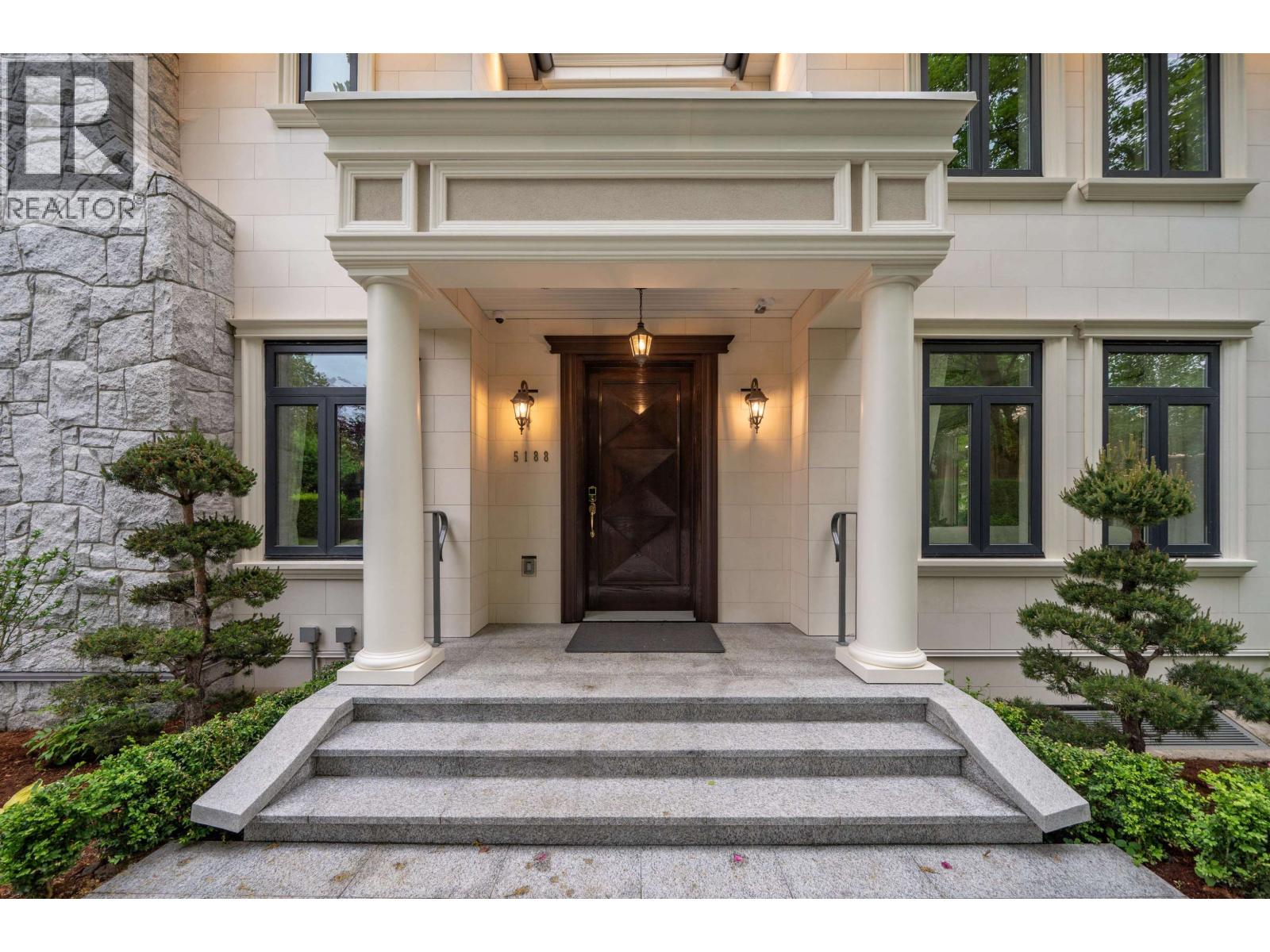 Listing Picture 2 of 40 : 5188 YEW STREET, Vancouver / 溫哥華 - 魯藝地產 Yvonne Lu Group - MLS Medallion Club Member