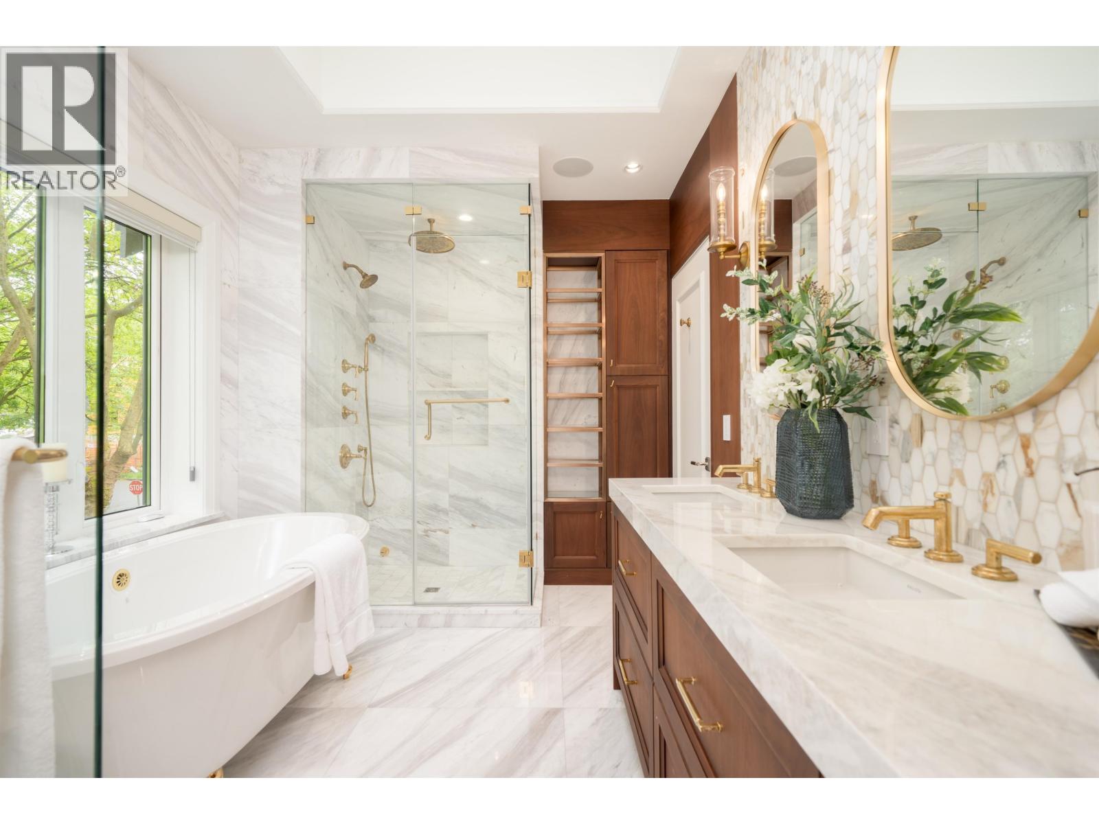Listing Picture 16 of 40 : 5188 YEW STREET, Vancouver / 溫哥華 - 魯藝地產 Yvonne Lu Group - MLS Medallion Club Member