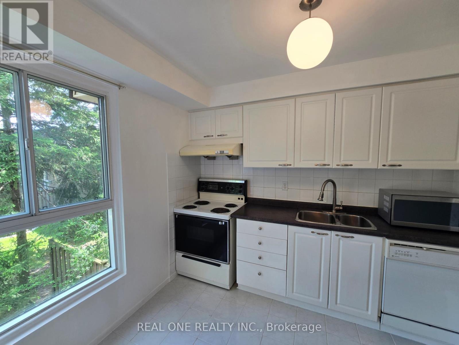 174 Rusty Crestway, Toronto, Ontario  M2J 2Y6 - Photo 16 - C13208108