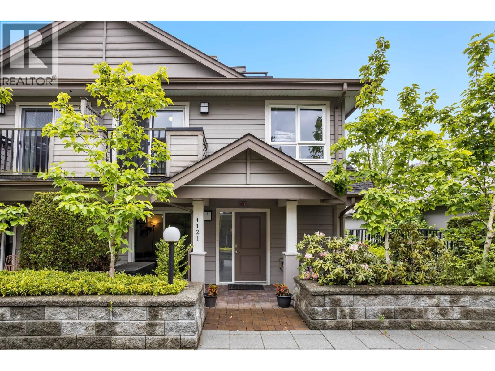 1121 St. Andrews Avenue, North Vancouver, British Columbia  V7L 0A6 - Photo 1 - R3128936
