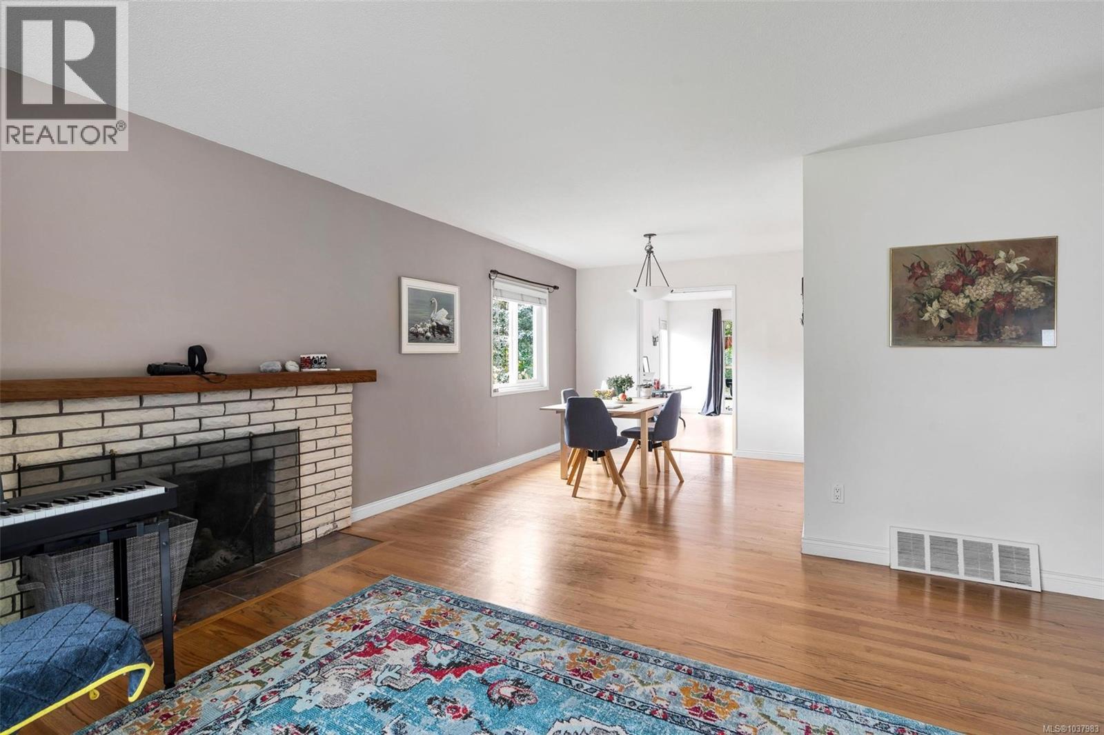 3958 Emerald Pl, Saanich, British Columbia V8P 4T6 - Photo 6 - 1037983